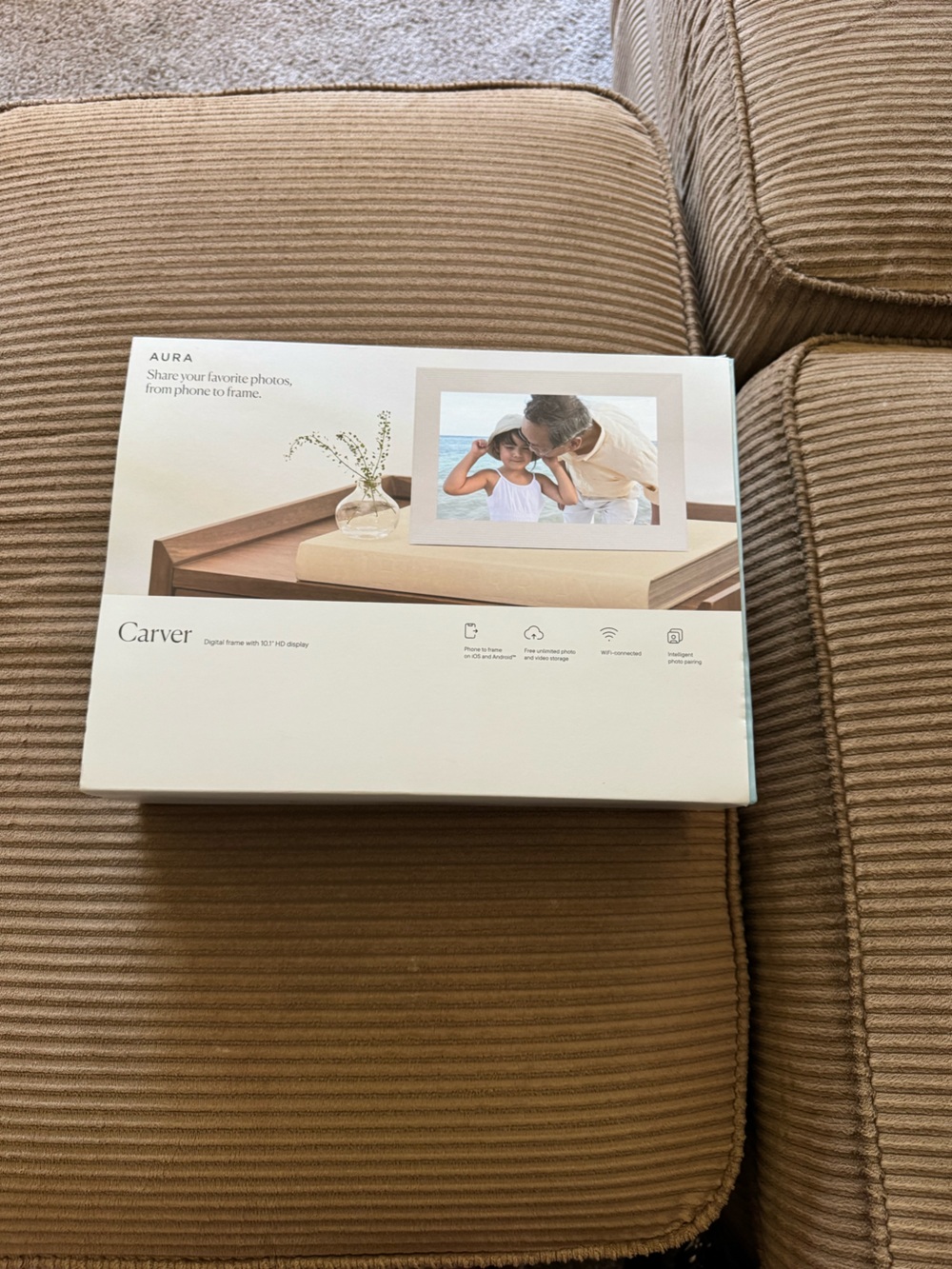 Aura Carver Digital Frame in Light Wood and White Mat